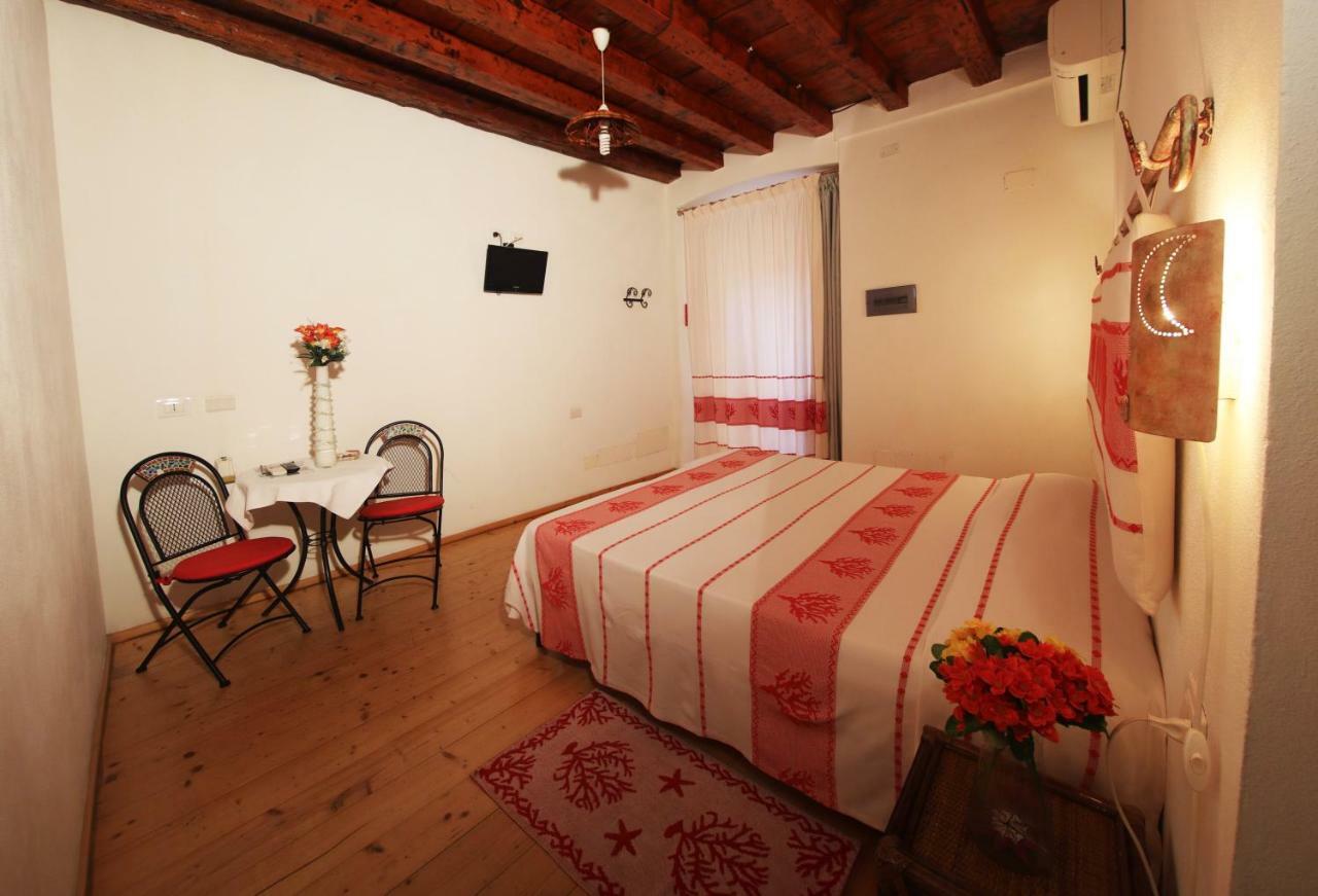 カリアリ Note Sulla Piazza Bed & Breakfast エクステリア 写真